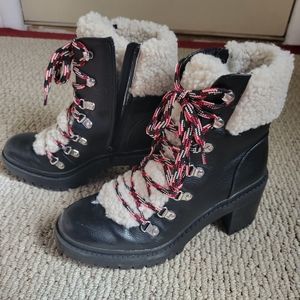 Universal Thread boots